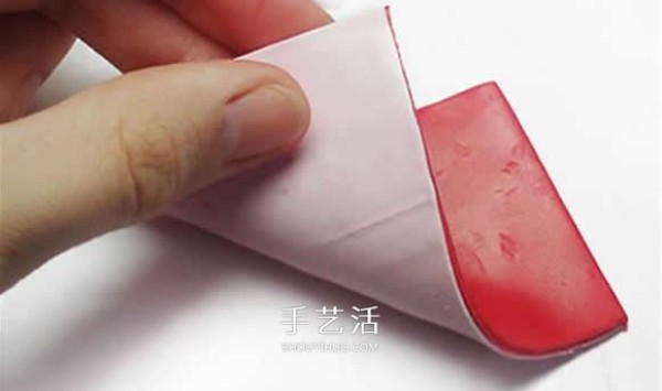 Clay strawberry slices with step-by-step instructions to make a super-realistic cake