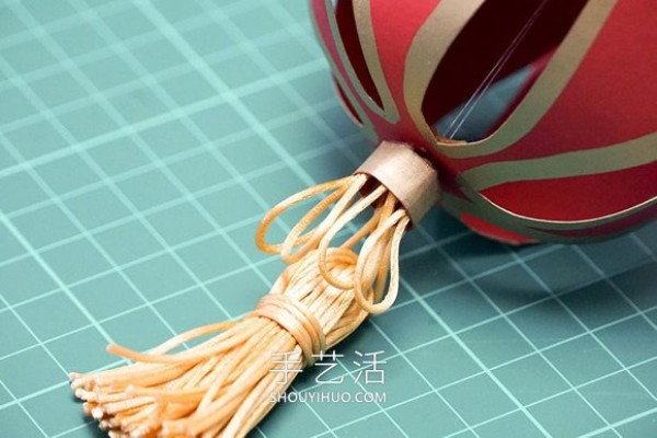 Illustrated tutorial on how to make handmade Lantern Festival lanterns