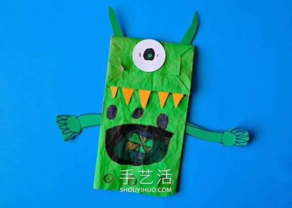 Tutorial on how to make Halloween monster puppets from paper bags