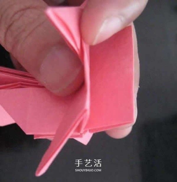 Giving a small gift to your first love! Illustration of how to fold an origami rose ring