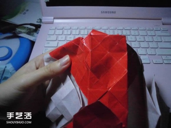 Kissing Fish Origami Illustration of the Super Complex Heart Folding Process