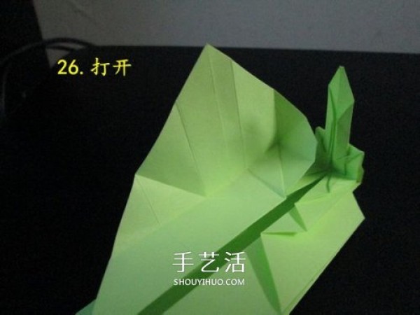 Handmade origami tank illustrated tutorial with detailed steps on how to fold a tank