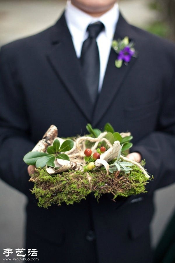 12 Little Ideas for DIY Wedding Decoration with Moss Plants