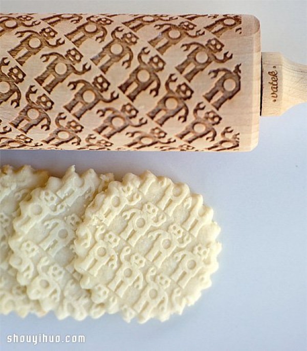 The cute rolling pin design puts the biscuits in various clothes!