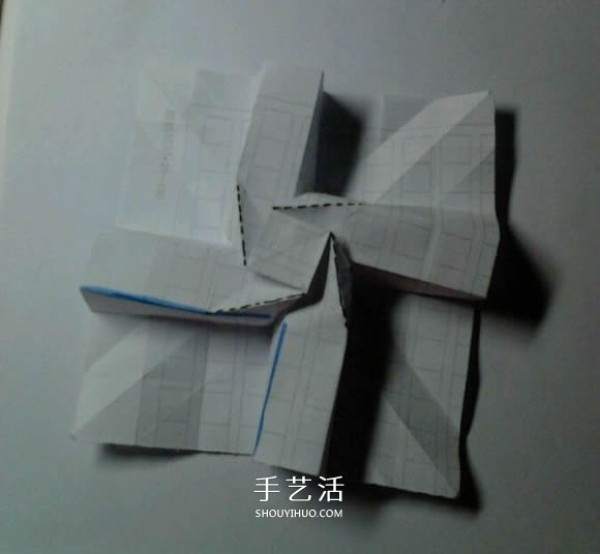 Illustration of folding method of beautiful four-cornered rose transformed from Fukuyama rose