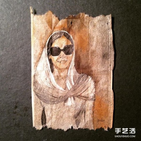 Turn waste into treasure: An artist uses a drunk tea bag as a canvas to write a diary