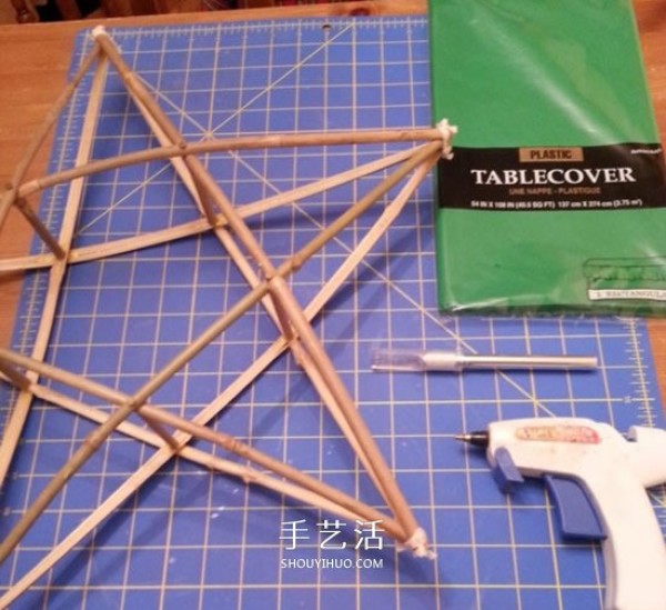 How to make three-dimensional star Christmas lights and make homemade five-pointed star Christmas lights with illustrations