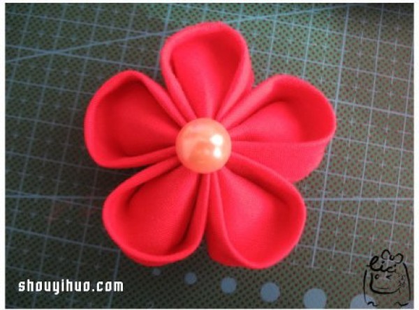 DIY illustrated tutorial on the production method of handmade fabric cherry blossom brooch