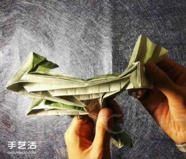 Sansheng Rose Origami Illustration: Fold Three Roses from One Piece of Paper