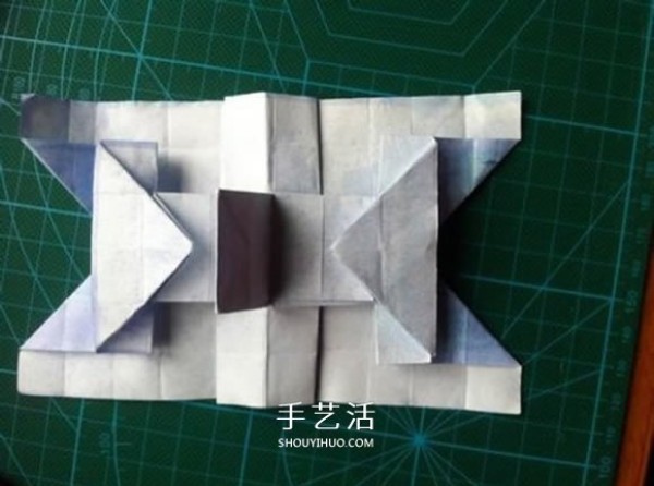 Naoyuki Tanitas origami tutorial, illustrations of how to fold a cute tissue box