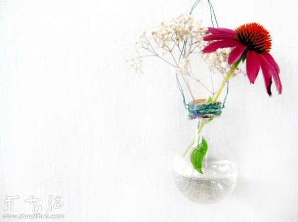 Tutorial on using waste lightbulbs to make DIY fashionable vases