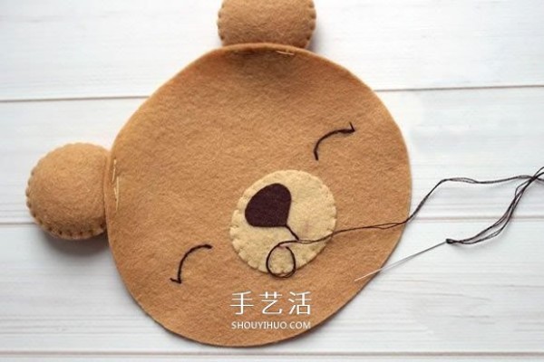 DIY illustrations of making super cute bear puppets with non-woven New Year bears