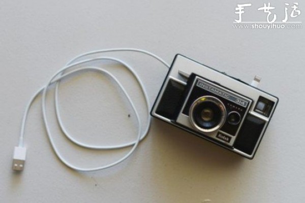 Old camera DIY converted into iPhone charging socket