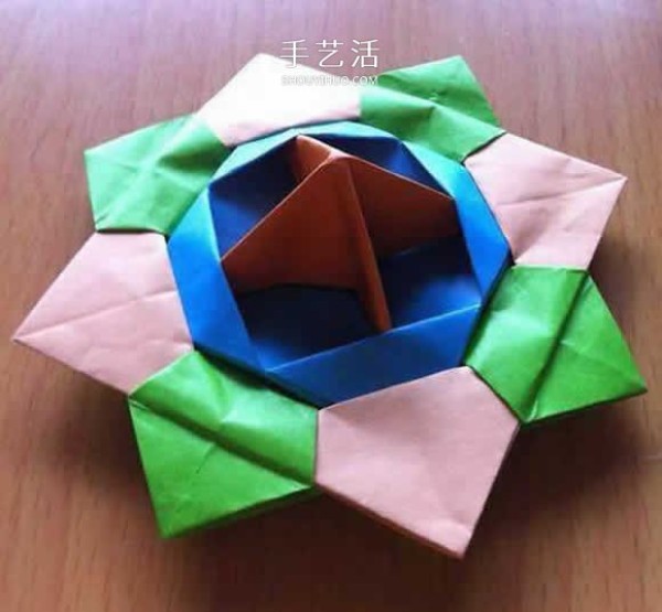 How to fold a spinning paper top with a simple flower-shaped top origami tutorial