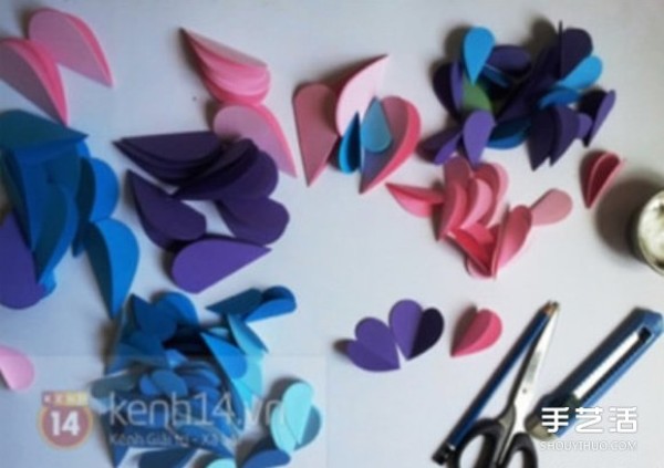 Illustration of how to make beautiful three-dimensional love hand-made three-dimensional heart-shaped