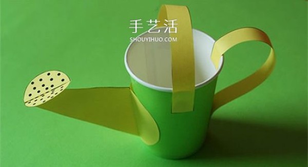 How to make a handmade watering kettle for children from a disposable paper cup