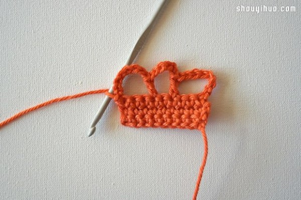 Wool crochet mini crown DIY cute brooch or headband