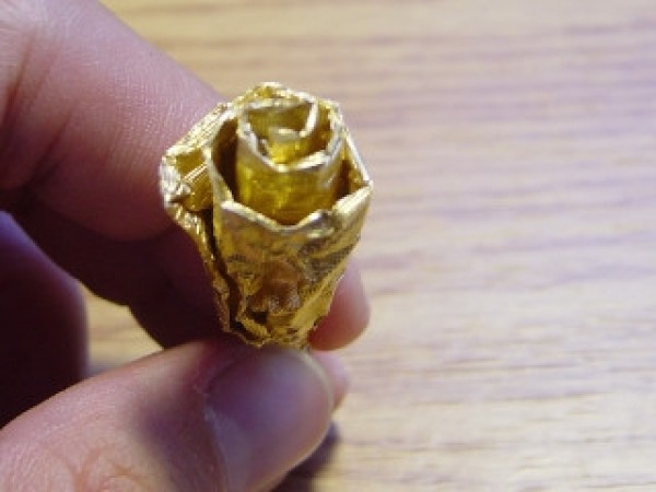 How to fold roses from chocolate aluminum foil