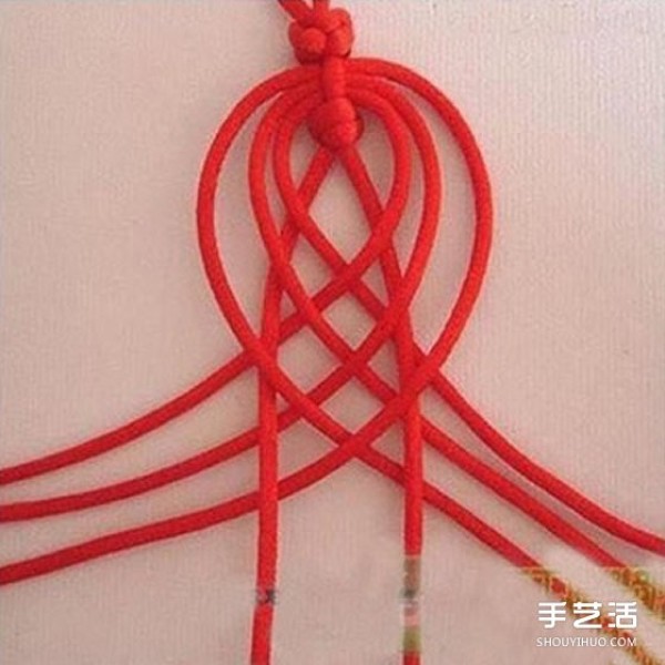 Chinese style red rope bracelet weaving tutorial, illustrated method of weaving a red rope bracelet