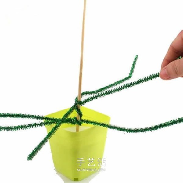 Handmade Christmas tree with hairy roots tutorial for children to make Christmas tree with hairy roots