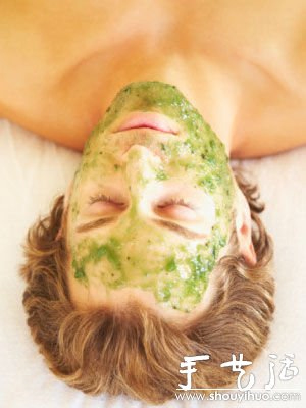 DIY face-slimming mask with vegetables and fruits