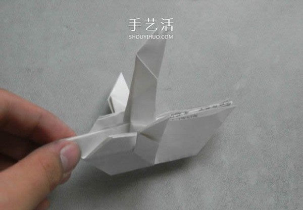 The origami method of a biplane, the step-by-step diagram of how to fold a biplane