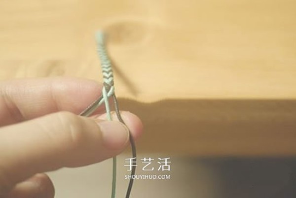 How to braid a four-strand rope bracelet, a graphic tutorial on how to braid a four-strand bracelet