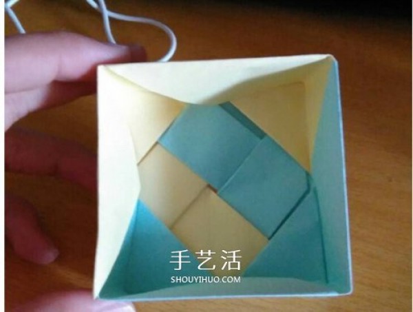 How to fold a windmill box, illustrated tutorial on how to fold a square windmill gift box