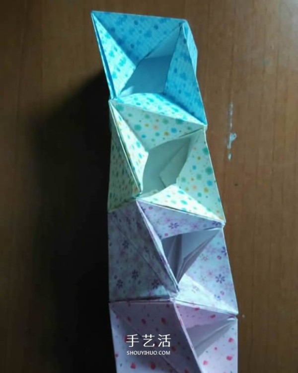 Fun magic box folding diagram and folding steps of a shrinkable box