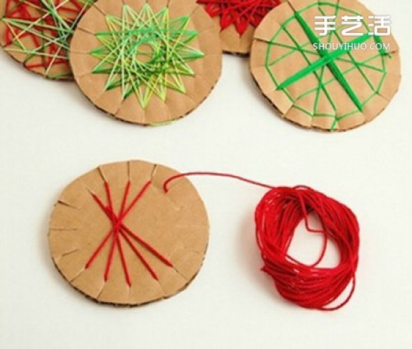 Stars wrapped around corrugated paper to make beautiful handmade pendants