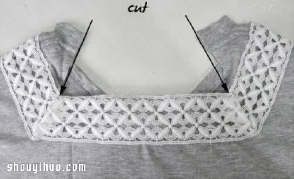 Old cotton T-shirts are handmade into DIY lace collar sleeveless shirts