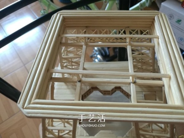 Detailed illustrated tutorial on hand-made Eiffel Tower model with bamboo sticks