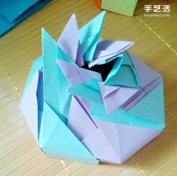 How to fold a Chinese Valentines Day gift box. 8Illustration of folding method of rectangular carton