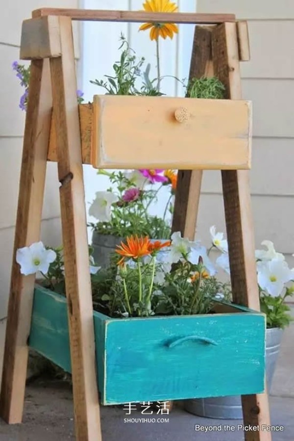 Creative DIY transformation of old drawers into beautiful and practical furniture