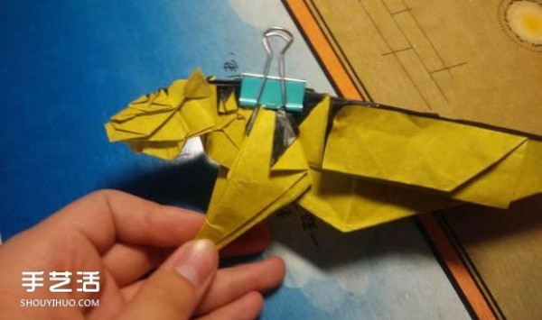 Nakamura Kaedoras origami tutorial with detailed origami illustrations of a three-dimensional tiger