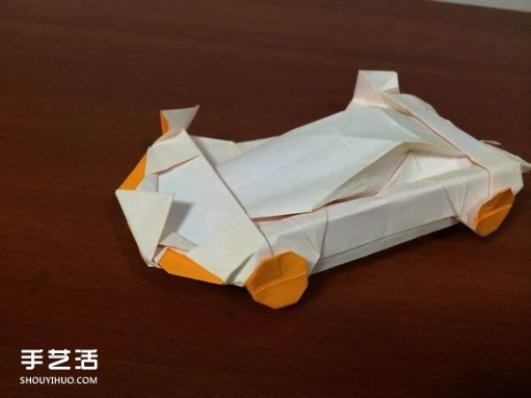 Tutorial on how to fold a sports car, tutorial with origami on a sports car, with illustrations