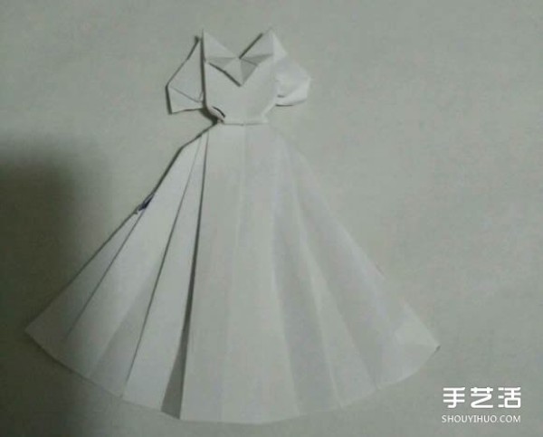 How to fold an origami wedding dress, illustrate the origami method of a wedding dress with steps