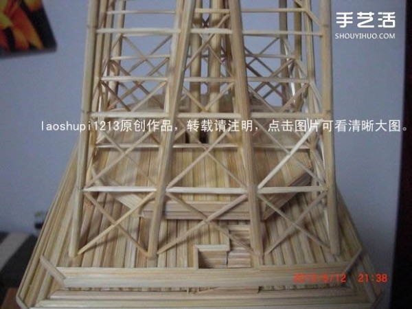 A detailed illustrated tutorial on making a model of the Eiffel Tower using chopsticks and bamboo skewers