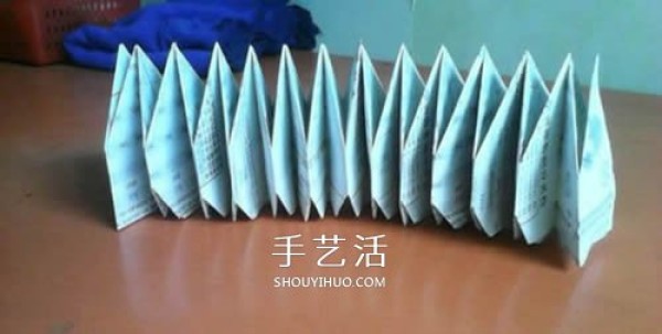 Illustration of the folding method of handmade paper fireworks, step-by-step diagram of the method of origami fireworks