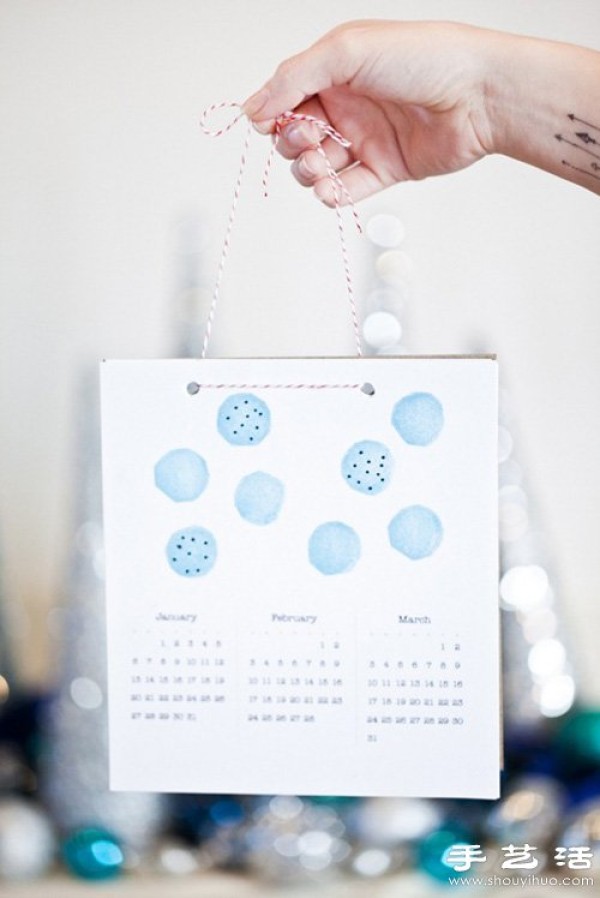 Use the rubber stamp principle to DIY a beautiful and fresh calendar by hand