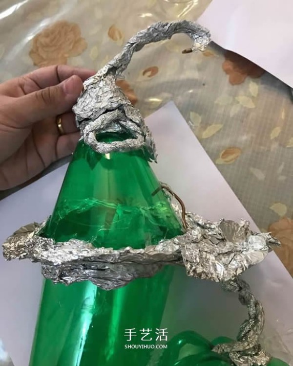 Illustrated tutorial on making a Halloween witch house from a Sprite bottle