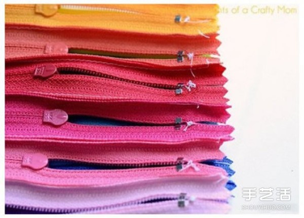 The hand-held zipper bag coin purse DIY tutorial materials are all zippers