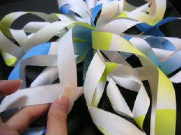 How to cut a pinwheel-shaped six-pointed star