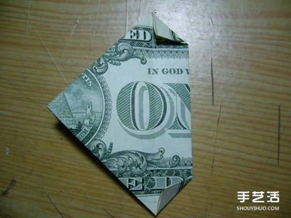 Illustration of the origami method of folding a dollar heart into a dollar bill