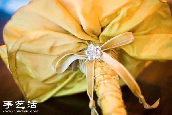 Hand-making tutorial on brooch and bouquet