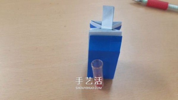 Interesting handmade origami tutorial, illustrations of how to fold a milk box with a straw