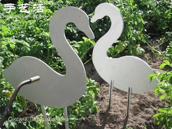 Use milk bottle waste to make DIY handmade toy swans