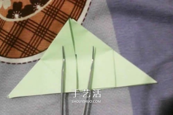 Illustration of the folding method of handmade paper fireworks, step-by-step diagram of the method of origami fireworks