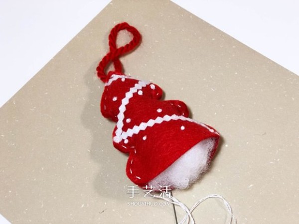 NoIllustration of super cute handmade Christmas tree pendants made from weaving cloth