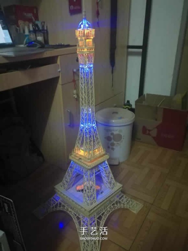 Detailed illustrated tutorial on hand-made Eiffel Tower model with bamboo sticks